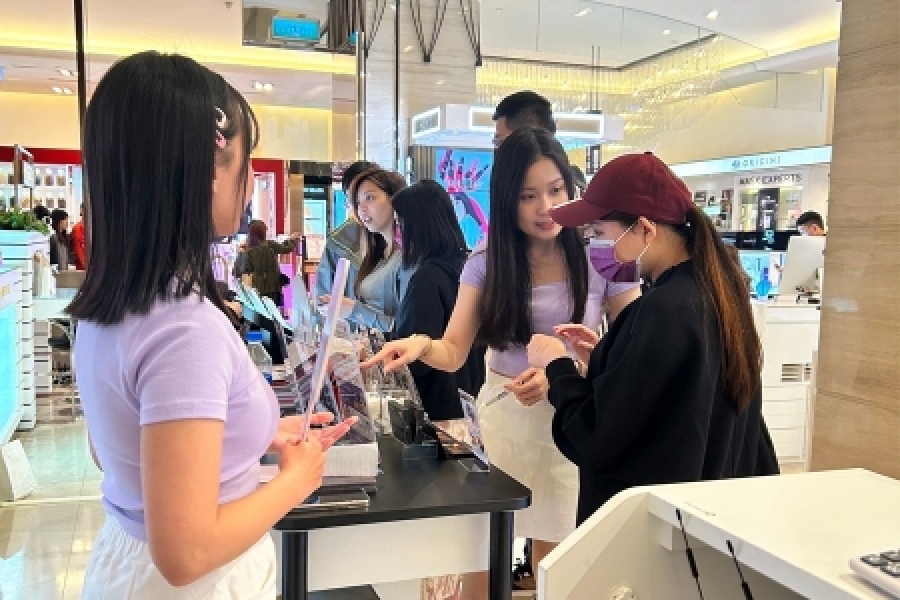 Where to go during the holidays? Come to ForiMart to try out the K-Palette cosmetics!