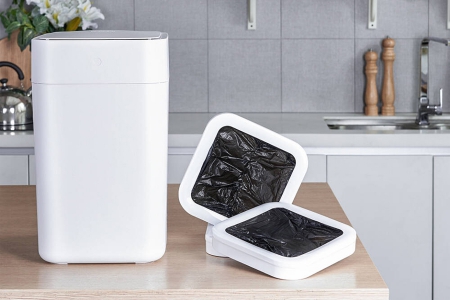 The TOWNEW T1S smart trash can is a time-saving and energy-saving smart home essential.
