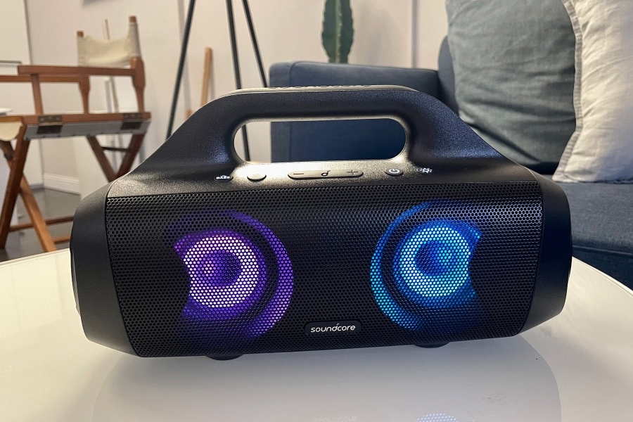夏のお出かけの必需品!Soundcore Select Pro ポータブルワイヤレスBluetooth防水スピーカー、深みのある音、立体的なライトでいつでもパーティータイムが楽しめる